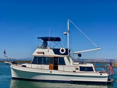 1997 Grand Banks Classic STRAWBERRY PINNACLES | 36ft