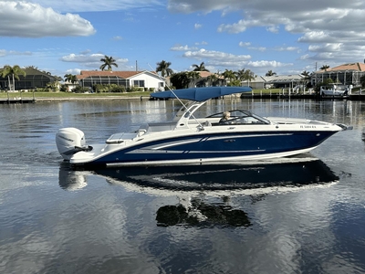 2016 Sea Ray 270 Sundeck Outboard | 27ft
