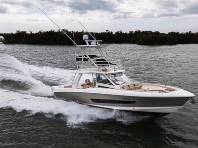 2018 Boston Whaler 420 Outrage Snappy | 42ft