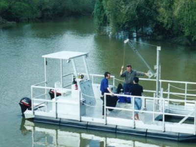 Work boat - EFFLUENT PONTOON - Marina Dock Systems - outboard / pontoon boat