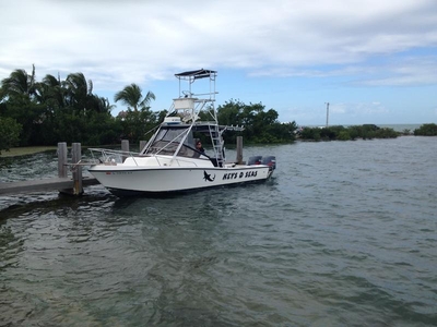 1985 Mako 258 powerboat for sale in Florida