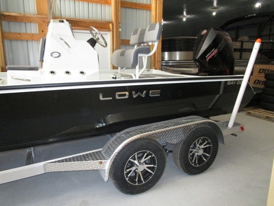 2023 Lowe 22 Bay center console