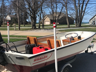 BOSTON WHALER CLASSIC 13 Ft, With YAMAHA 40 Hp. 2 Stroke & Load Rite Trailer