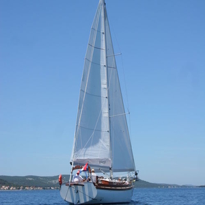 Classic sailboat - CUTTER - Enavigo Yachts - 2-cabin / wooden / with bowsprit