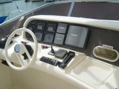 2004 Azimut Flybridge 55 powerboat for sale in