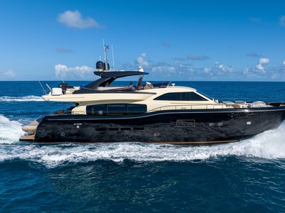2010 Ferretti Yachts Altura 840