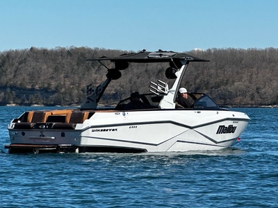 Malibu Boats 25 LSV 2022