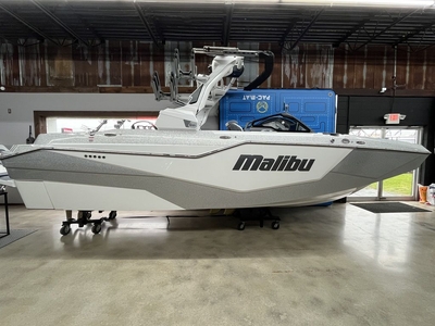 Malibu Boats M242 2024