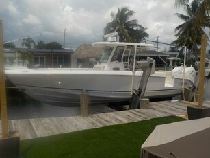 33' 2018 Boston Whaler 330 Outrage