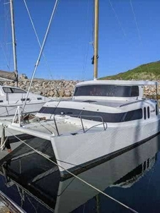 28ft CATAMARAN 2004 Roomy Great Design could be a houseboat