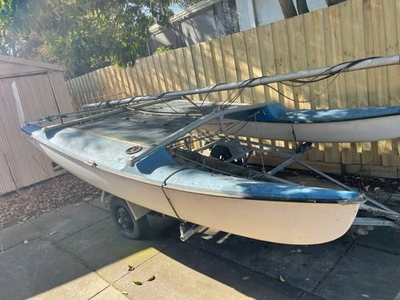 4.3m Maricat sailing sailboat yacht for sale with trailers