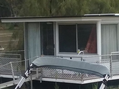 HOUSEBOAT TO BE TAKEN ANYWHERE ALONG THE MURRAY
