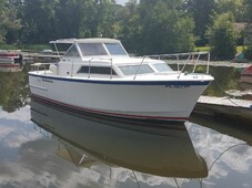 USED HATTERAS CRUISER 28FT YACHT 4 PERSON SLEEPER