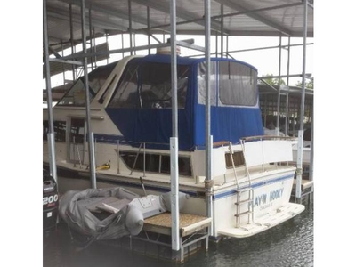 1984 Chris Craft Catalina powerboat for sale in Missouri