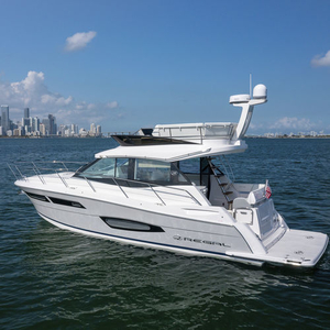 Inboard express cruiser - 38 FLY - Regal - twin-engine / flybridge / with cabin