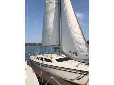 1996 Hunter 23.5 sailboat for sale in Connecticut