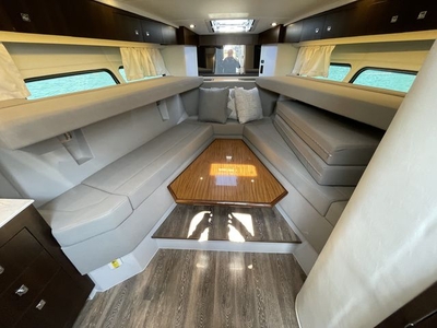 2023 Cruisers Yachts 390 Express Coupe
