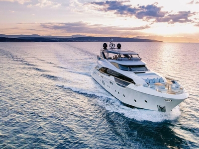 95' 2021 Monte Carlo Yachts MCY 96