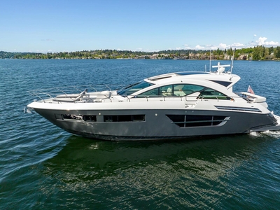 2017 Cruisers Yachts Cantius Sports Coupe