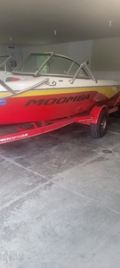 Moomba Outback Wakeboard And Ski Boat With Tower/ballast 21 Foot 325 Engine