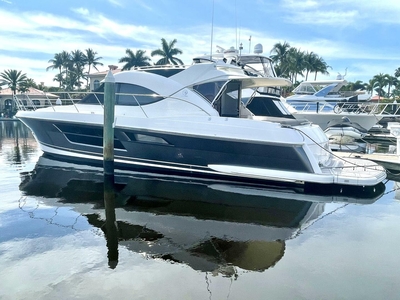 2014 Riviera 50' 5000 Sport Yacht