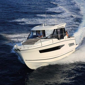Outboard cabin cruiser - MERRY 895 - Jeanneau - Motorboats - twin-engine / hard-top / with enclosed cockpit