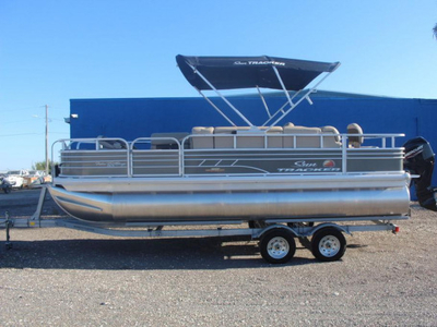 2023 Sun Tracker Fishin' Barge® 20 DLX