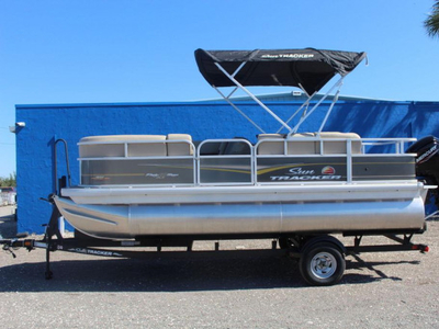 2023 Sun Tracker Party Barge® 18 DLX