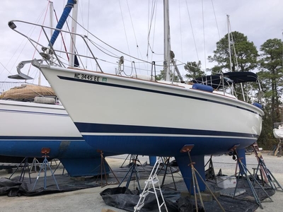 1986 Pearson 28 sailboat for sale in North Carolina