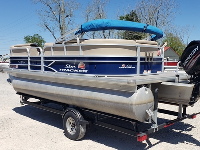 2018 Sun Tracker Party Barge 20