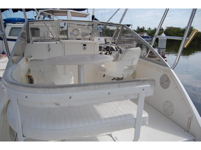 2000 Shamrock 260 Express powerboat for sale in
