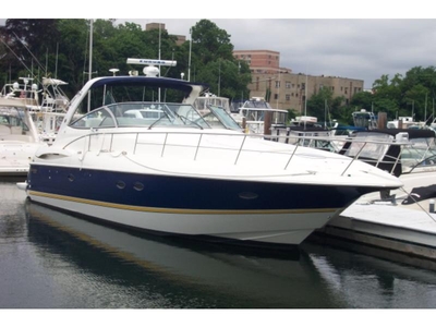 2005 Cruisers 440 Express powerboat for sale in Florida