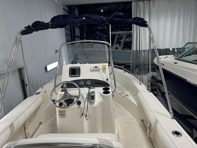 2007 Boston Whaler 210 Outrage powerboat for sale in Wisconsin