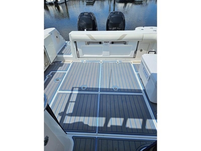 2009 Boston Whaler 305 Conquest powerboat for sale in Florida