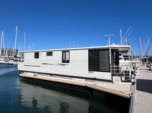 Custom 12m Houseboat - Floating Apartment!