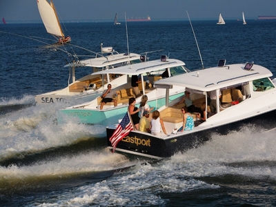 NEW EASTPORT 32 - LUXURY BAY/OFFSHORE COASTAL CRUISER