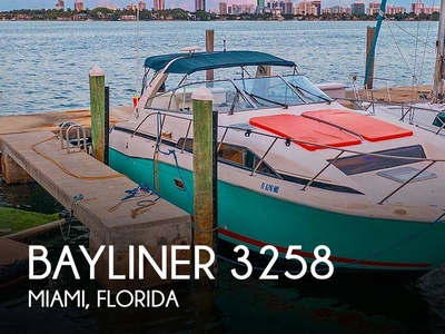 1999 Bayliner 3255 Avanti Sunbridge in Miami Beach, FL