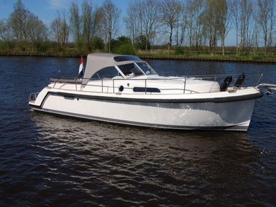 Inboard express cruiser - Intercruiser 32 - Interboat - open / center console / with cabin