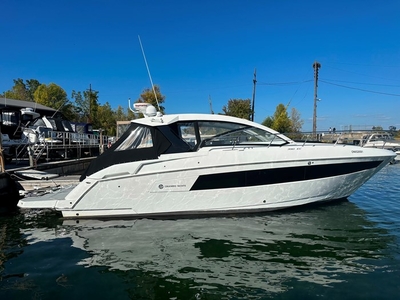 Cruisers Yachts 390 Express Coupe 2019 Used Boat for Sale in Orillia, Ontario - BoatDealers.ca