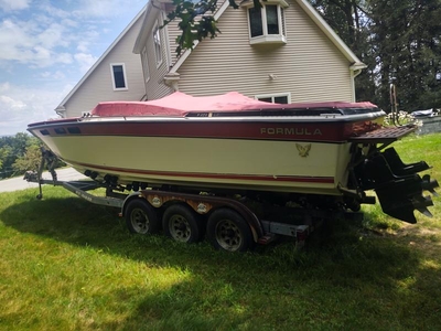 1984 Formula F 272 LS powerboat for sale in New York