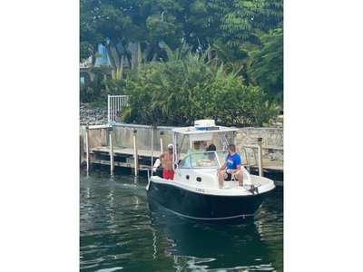 2000 Mako Walk Around powerboat for sale in Florida
