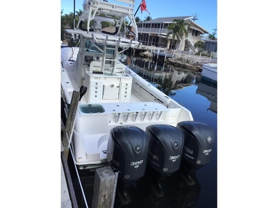 2012 Everglades 355 powerboat for sale in Florida