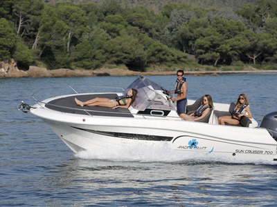 Outboard walkaround - 700 Sun - Pacific Craft - dual-console / 7-person max. / with cabin