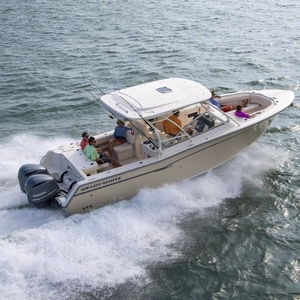 Outboard walkaround - Freedom 307 - Grady-White - twin-engine / dual-console / sport-fishing