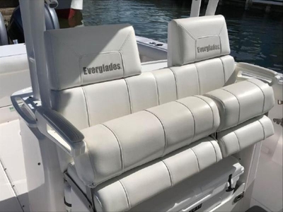 2015 Everglades 325 CC powerboat for sale in Florida