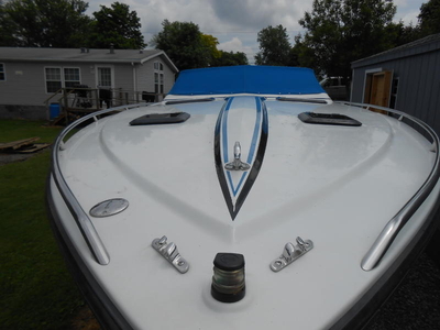 1990 FORMULA SR 272 powerboat for sale in New York