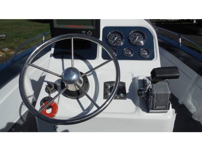 2001 Admirality Center Console powerboat for sale in Missouri