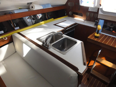 1986 Hunter H34 DK sailboat for sale in Illinois
