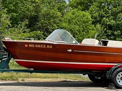 Chris Craft SKI Boat Wooden Classic - Gladys - Restored By Kenneth Travers