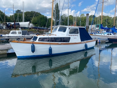 Classic 26' Cabin Boat